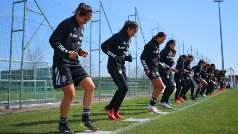 Jugadora de la Selección femenil en una práctica