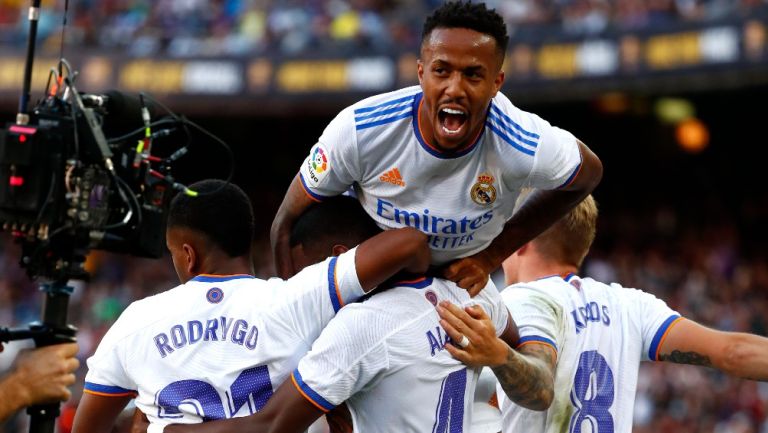 Jugadores del Real Madrid celebran en el Clásico Español