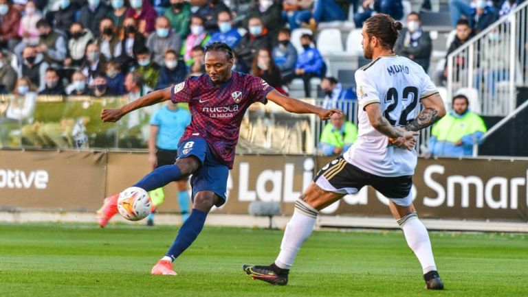 Nwakali en acción con el Huesca