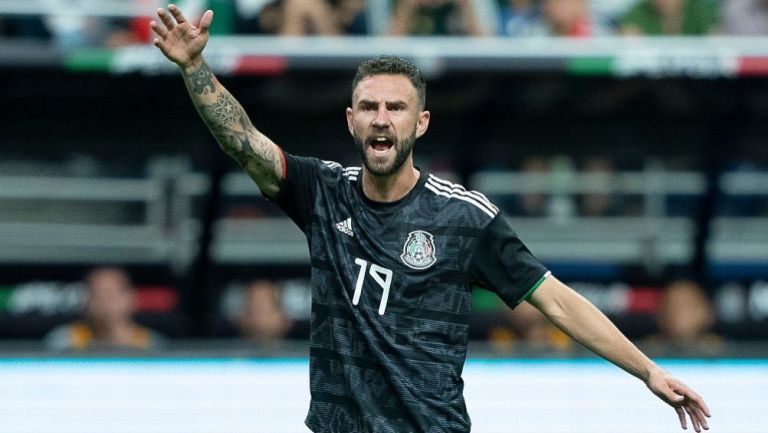 Miguel Layún en acción con el Tri