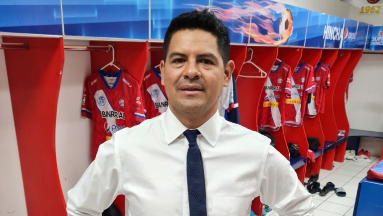 Irving Rubirosa, entrenador del Xelajú de Guatemala