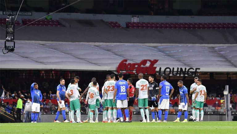 La pausa en el Cruz Azul vs León por el grito homofóbico 