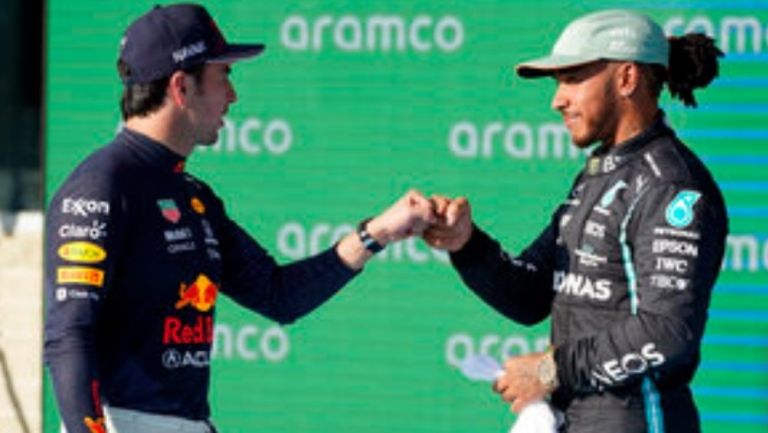 Checo Pérez: Lewis Hamilton aclaró dichos sobre que fue 'fácil aguantar el embate del mexicano'