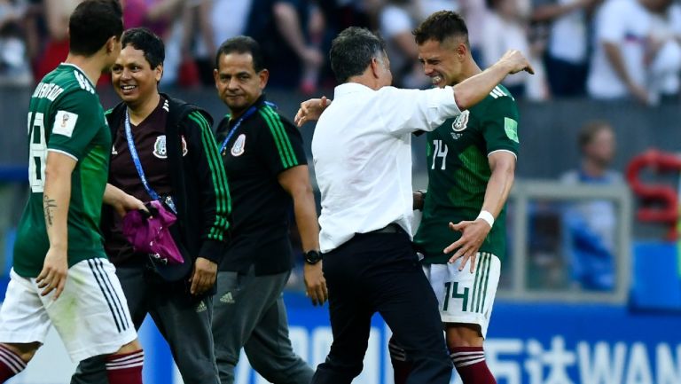 Chicharito Hernández: Asistente de Osorio, sorprendido con 'castigo' de Martino al delantero