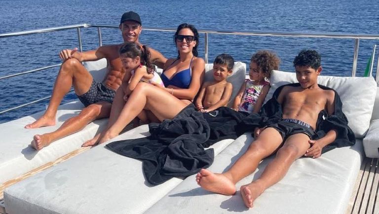 Cristiano Ronaldo junto a su familia de vacaciones