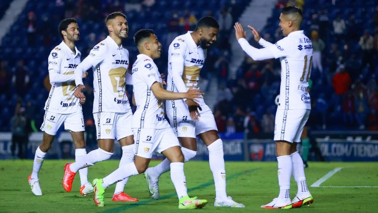 Jugadores de Pumas en festejo ante Atlante