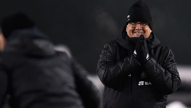 Gerardo Martino dirigiendo a la Selección Mexicana