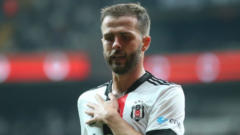 Miralem Pjanic jugando con el Besiktas