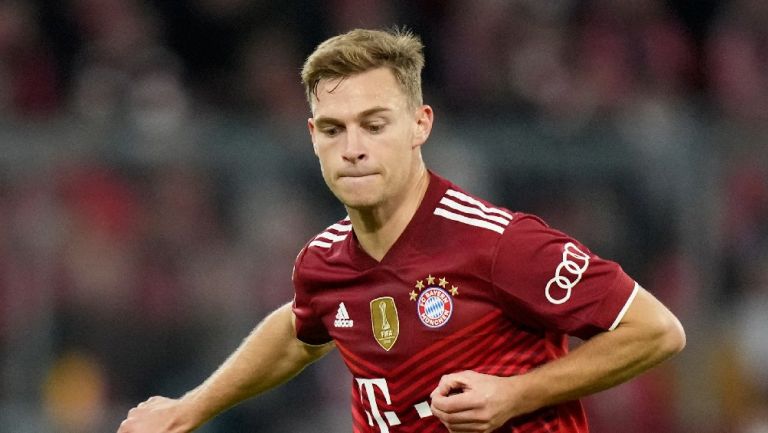 Joshua Kimmich jugando con el Bayern Munich en la Bundesliga