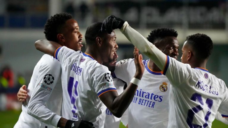 Jugadores del Madrid celebran gol vs el Sheriff