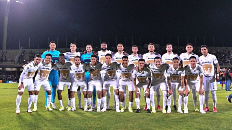 Jugadores de Pumas previo al juego ante América