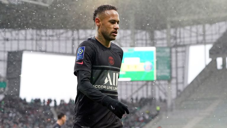 Neymar en juego ante Saint-Étienne previo a lesión