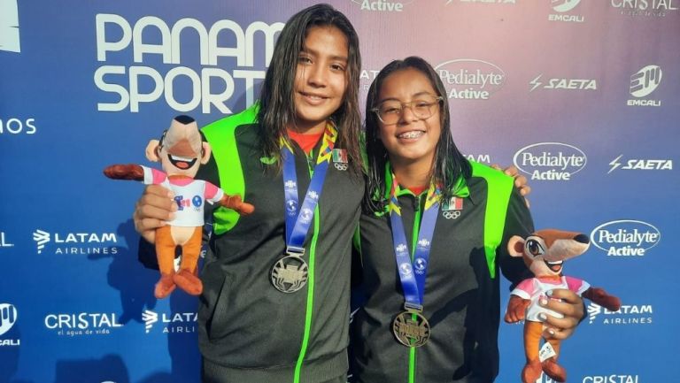 Frida Zúñiga y Alejandra Estudillo con sus medallas