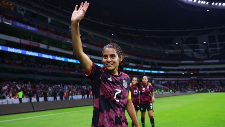 Kenti Robles, capitana del Tricolor