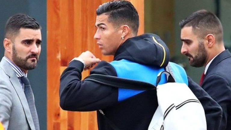 Cristiano Ronaldo resguardado por su seguridad personal