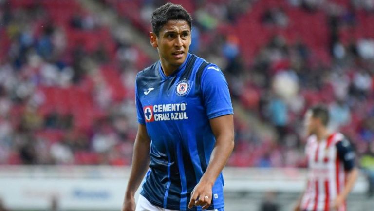 Luis Romo en un partido de Cruz Azul