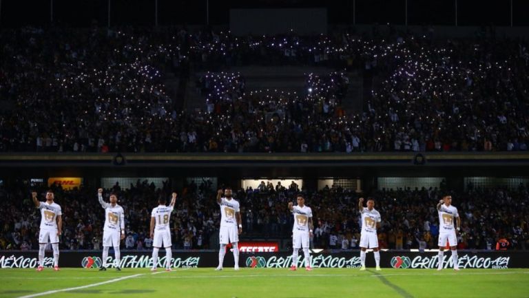 Jugadores de Pumas previo al juego ante América