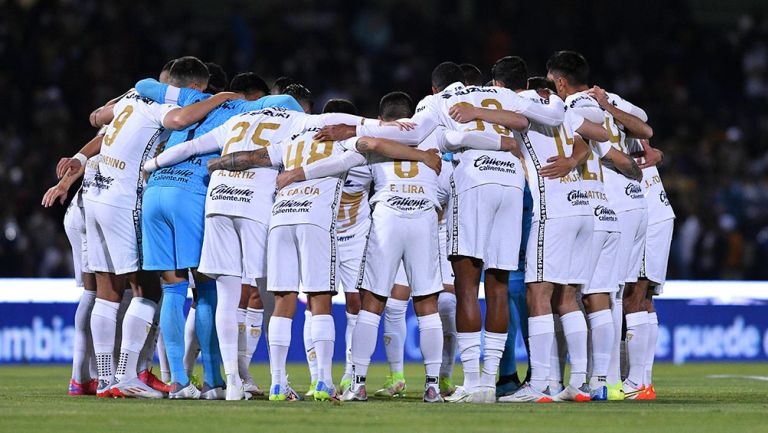 Jugadores de Pumas previo al partido vs Atlas 