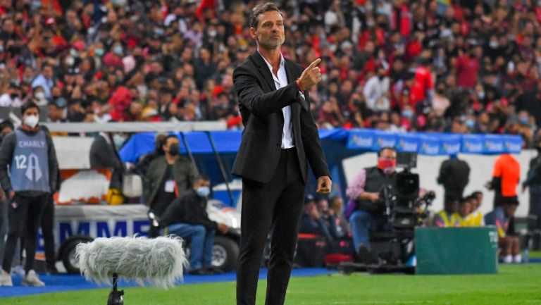 Diego Cocca durante partido ante Pumas