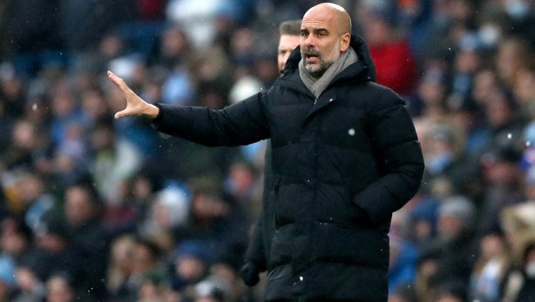 Pep Guardiola durante un duelo del Manchester City 