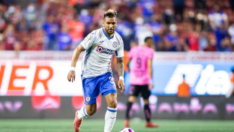 Walter Montoya durante un partido con Cruz Azul