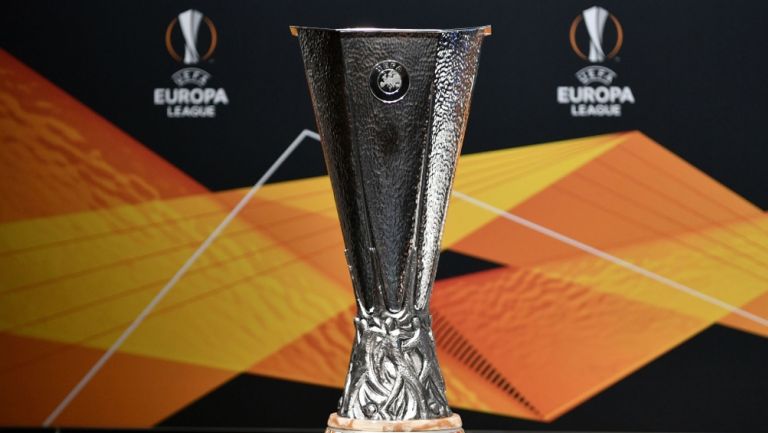 Panorámica del trofeo de Europa League