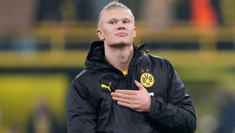 Erling Haaland jugando partido con el Borussia Dortmund