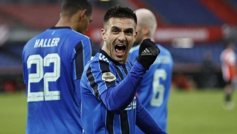 Dusan Tadic celebrando un gol