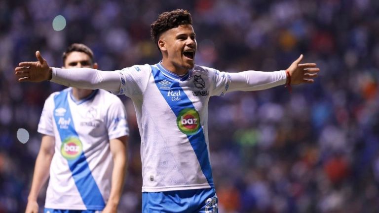 Maxi Araujo en partido con el Puebla 