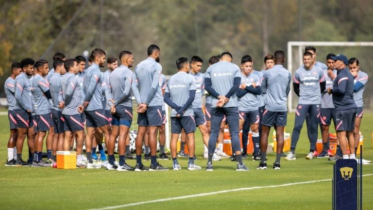 Jugadores de Pumas en un entrenamiento 