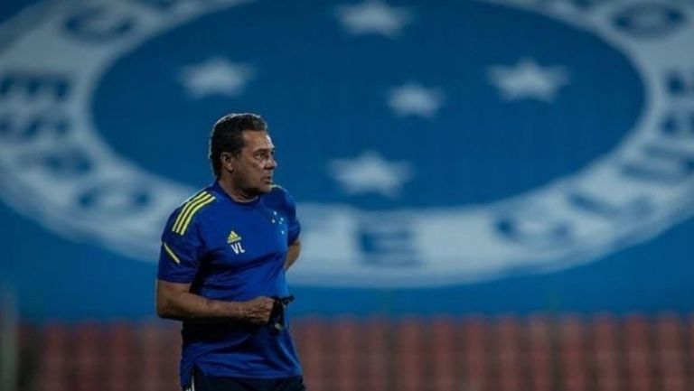 Vanderlei Luxemburgo entrenando al Cruzeiro