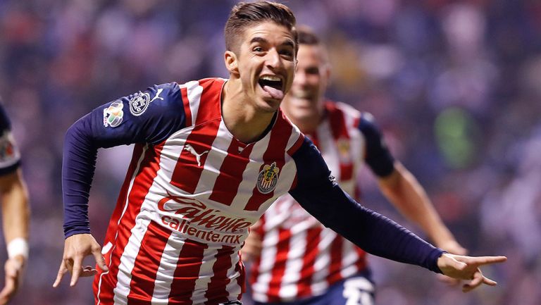 Brizuela celebra un gol con Chivas