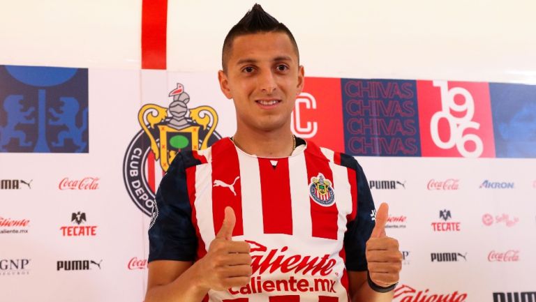 Roberto Alvarado: 'Se siente chingón ponerte la playera de Chivas'