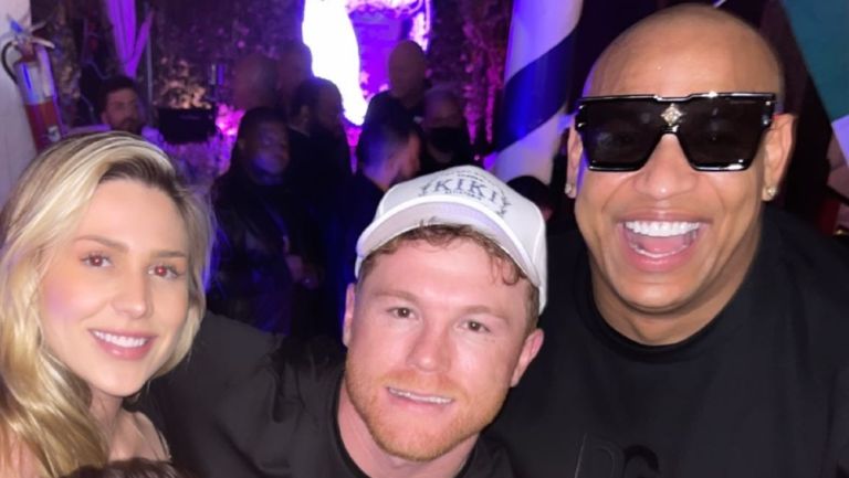 Canelo y su esposa celebrando Año Nuevo con Gente de Zona