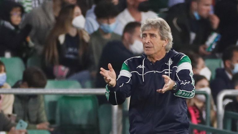 Manuel Pellegrini reacciona durante partido