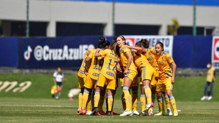 Tigres Femenil reacciona durante partido