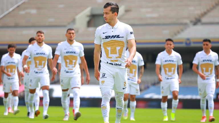 Jugadores de Pumas en partido de la Liga MX