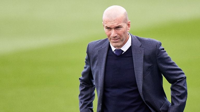 Zinedine Zidane dirigiendo partido del Real Madrid