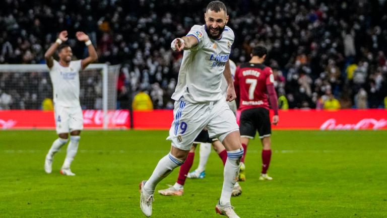 Karim Benzema celebra con el Real Madrid