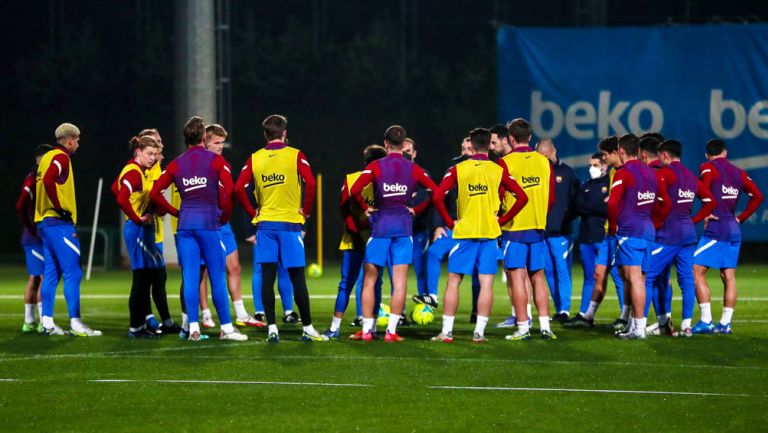 Jugadores del Barcelona durante un entrenamiento 