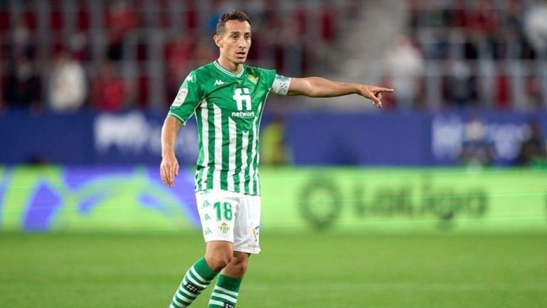 Andrés Guardado jugando partido con Real Betis en LaLiga