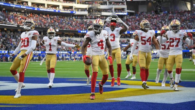 Jugadores de 49ers en festejo