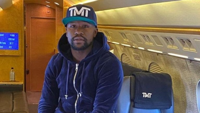 Floyd Mayweather en su avión privado