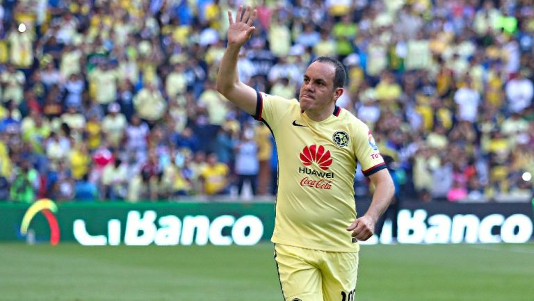 Cuauhtémoc Blanco jugando partido con el Club América