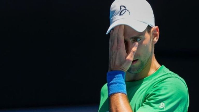 Djokovic se molesta tras una falla en la cancha