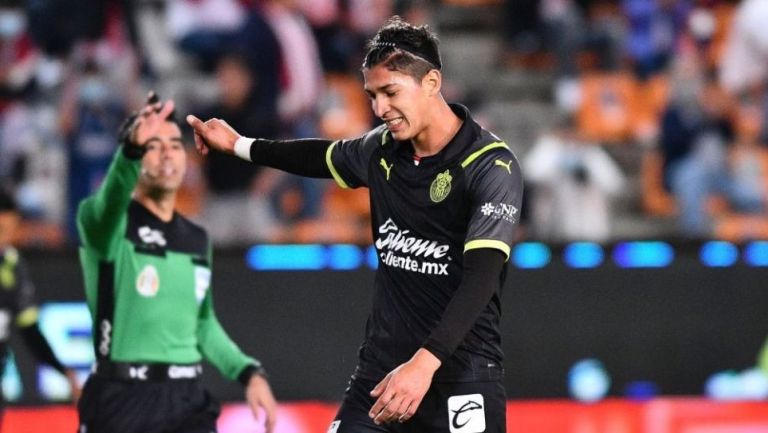 Ángel Zaldívar jugando con Chivas