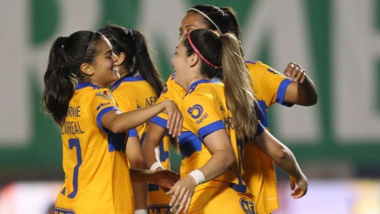 Jugadoras festejando un triunfo