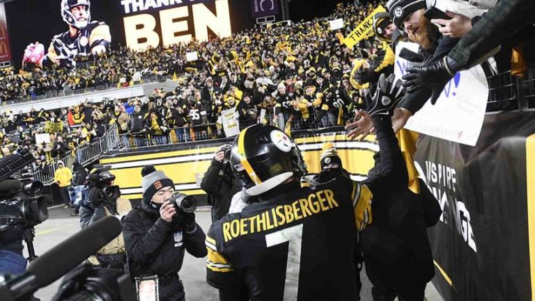 Ben Roethlisberger despidiendose de la afición de Pittsburg