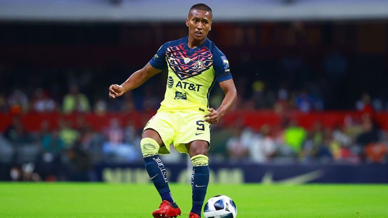 Pedro Aquino en partido con el América