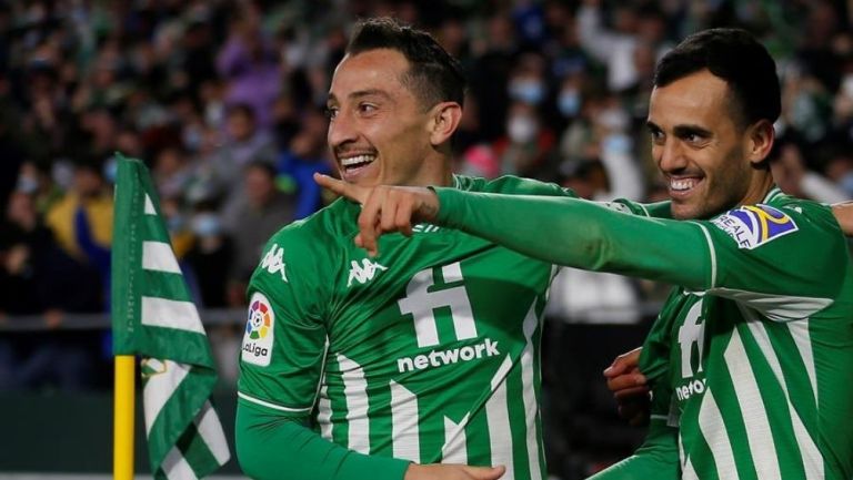 Guardado en un partido con el Betis